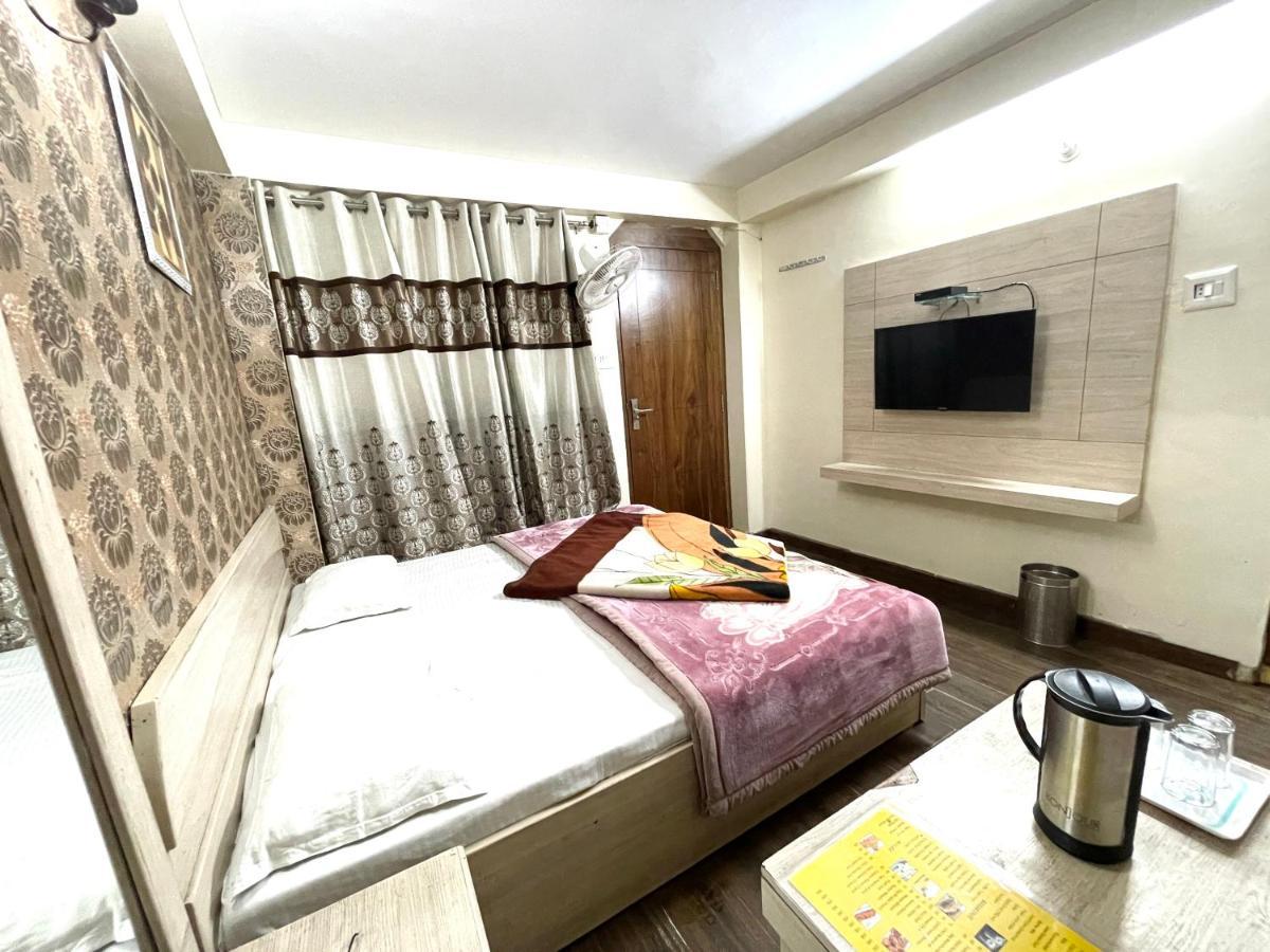 ! Mall Road-prime-location In-front-of-naini-lake Hygiene-and-spacious-room 3*